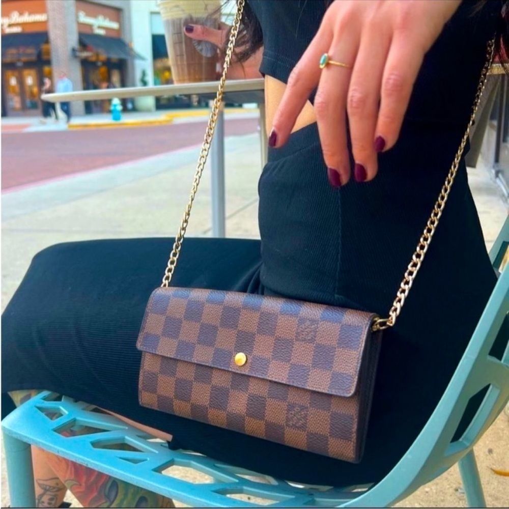 💯 AUTH Louis Vuitton Damier Ebene Sarah wallet on chain